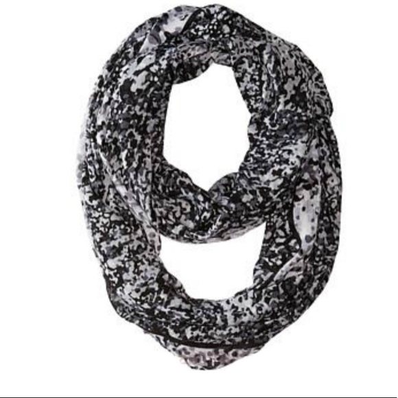 {Vera Bradley} Gray Boucle Infinity Scarf - Picture 3 of 5